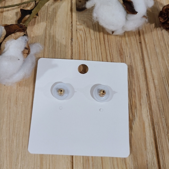 🎊🎊NEW🎊🎊GORGEOUS!! Dainty Wreath Earrings in ROSE GOLD Plating - Picture 16 of 16